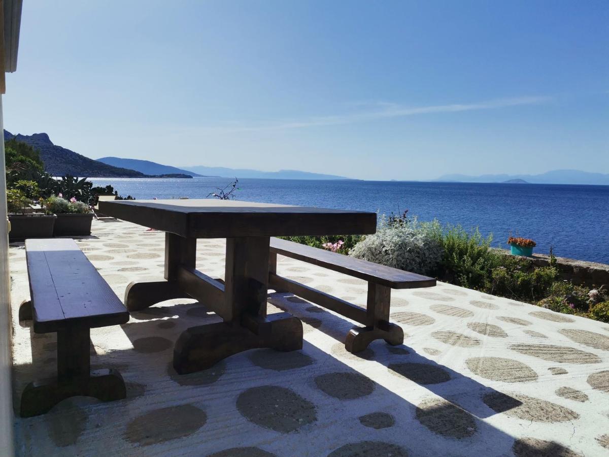 Almyra Seaside Villa เปอร์ดิกา ภายนอก รูปภาพ
